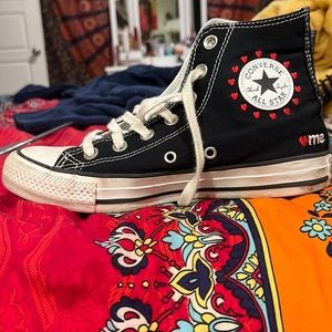Love me converse high top (used)
